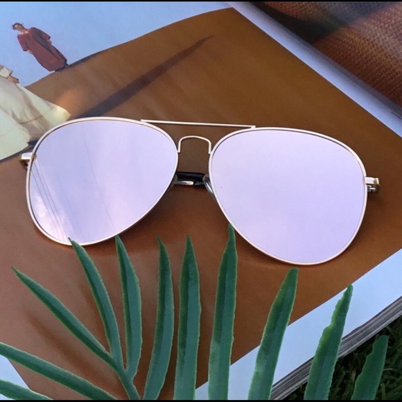 Rose Gold Mirrored Aviator Sunglasses - Picture 3 of 5